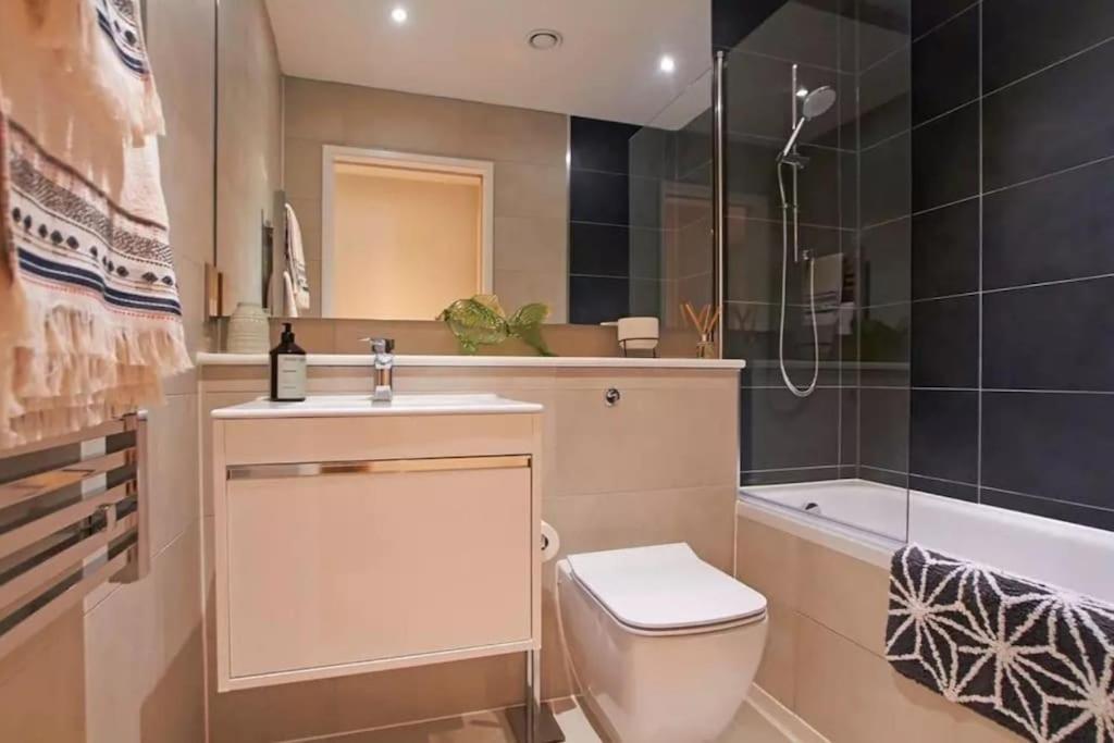 Kings Cross Walking Distance Luxury Private Garden House Londra