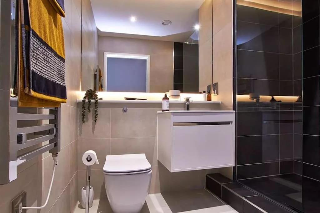 Kings Cross Walking Distance Luxury Private Garden House Apartament Londra